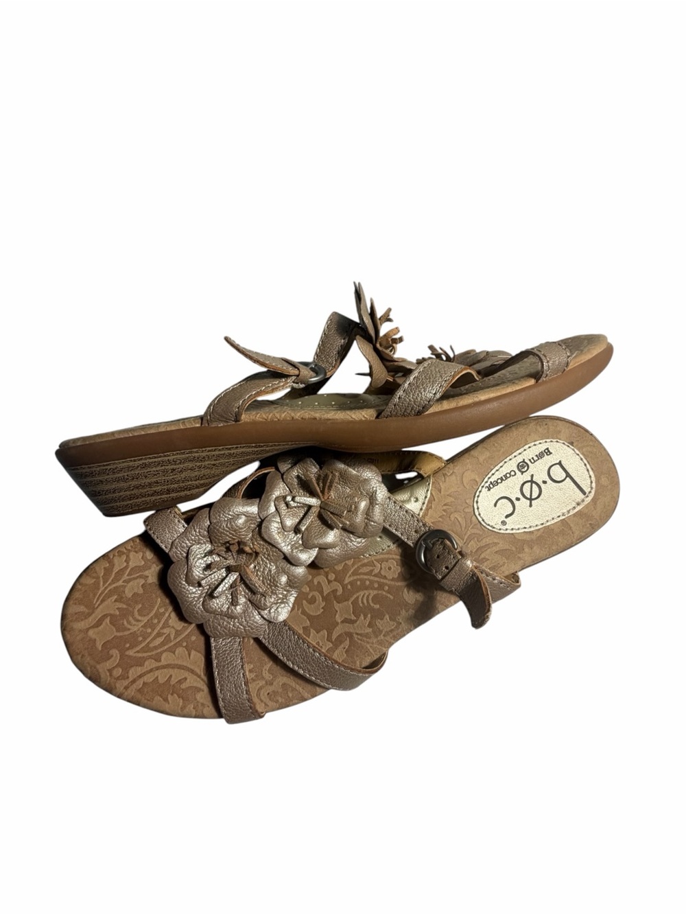 b.o.c. Metallic Pearl Gold Floral Wedge Sandals for Women Sz 8